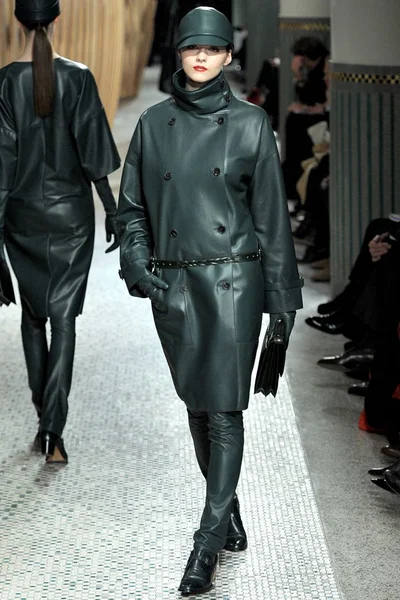 Look 30
